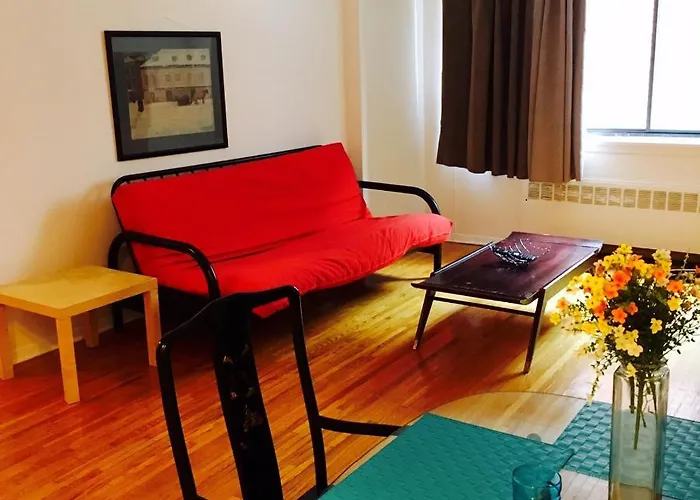 Stylish Montreal Apartment: Comfortable Stay In The Golden Square Mile