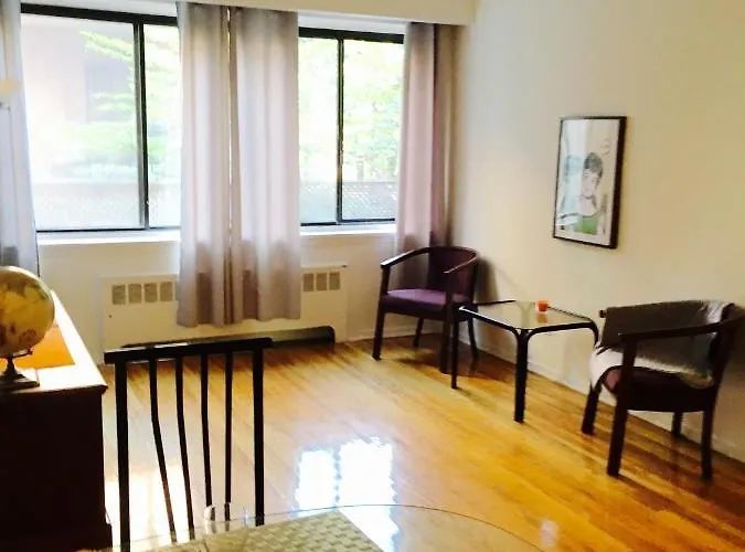 Stylish Montreal Apartment: Comfortable Stay In The Golden Square Mile