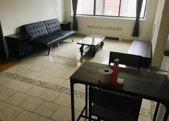 Stylish Montreal Apartment: Comfortable Stay In The Golden Square Mile