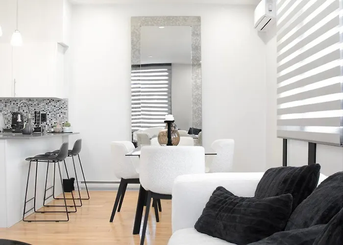 Chic 1-Bedroom Retreat In Montreal\'S Vibrant Plateau Mont-Royal Area - Apt 3