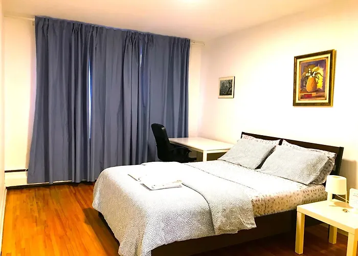 Big Private Room Midmontreal Next To Station Metro - Parking Free