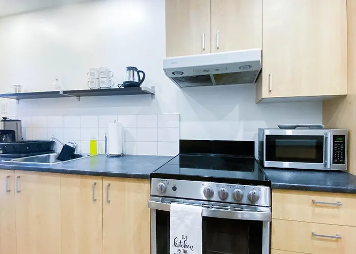 Lovely 1 Bed & Sofa Bed In Plateau Steps From Laurier Metro