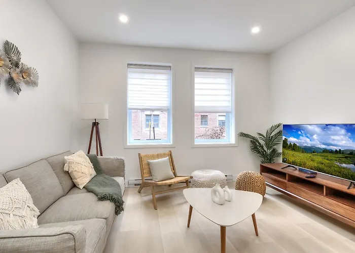 Free Indoor Parking Boho Chic And Spacious 2 Bedroom Heart Of Downtown