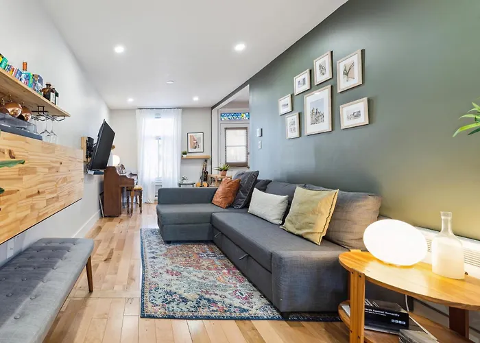 Jolie Maison Entiere A Montreal
