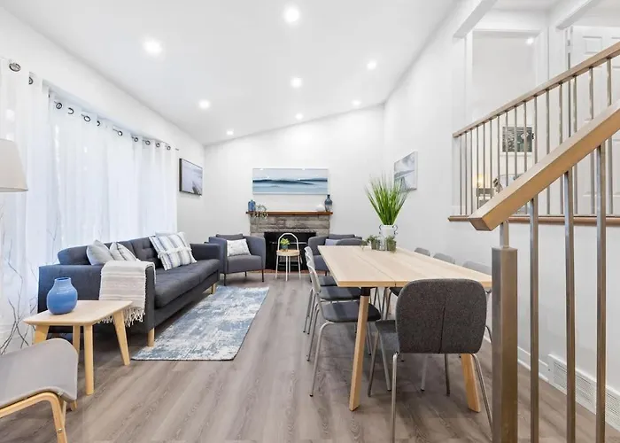 Spacious Urban Cabin In West Montreal - 4Br