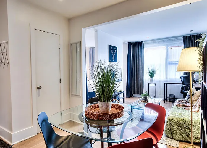 Plateau Escape & Nightlife Adventures! Downtown Super Value! Full 1Br Apartments