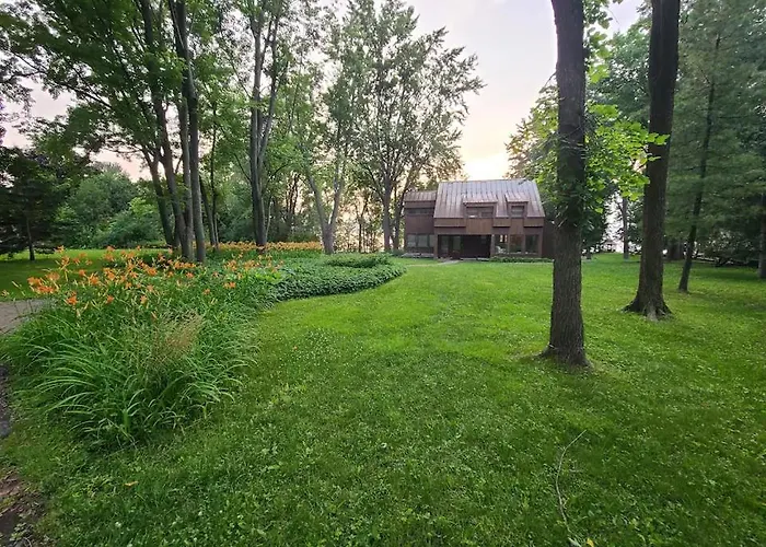Lakefront Chalet In Montreal