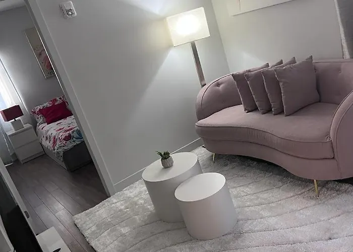 Cozy Getaway Modern Unit