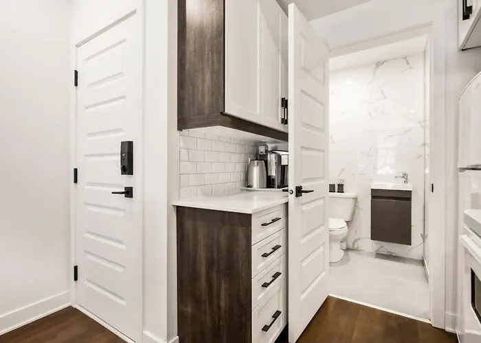 M11 Upscale Comfy Studio Wac In Perfect Location