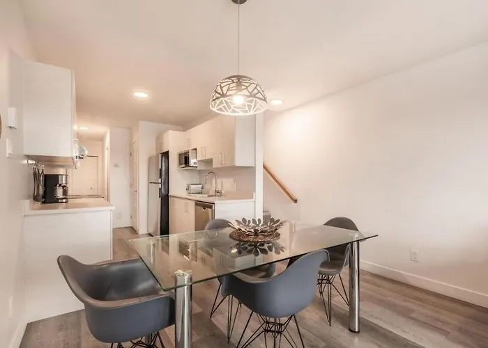 Stylish Two-Story With 2 Bedrooms 1108