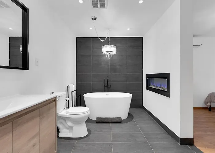 Romantic Urban Peaceful Retreat