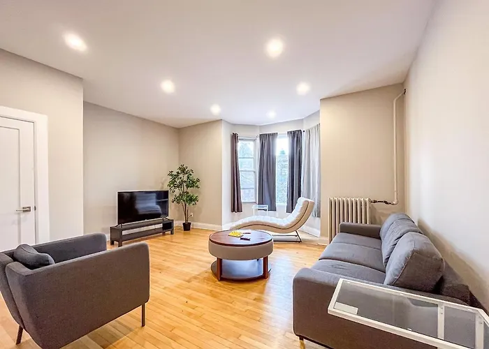 Delightful 4Br - Mile End