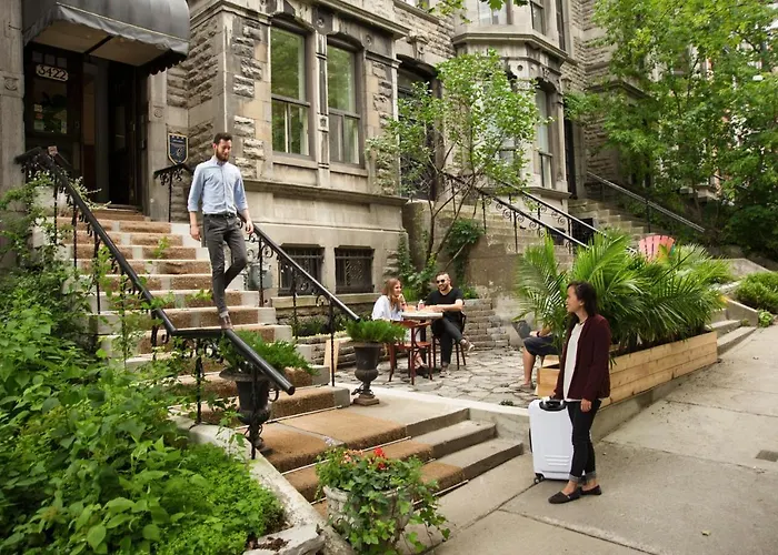 Ambrose House & Cafe - Self Check-In Guesthouse
