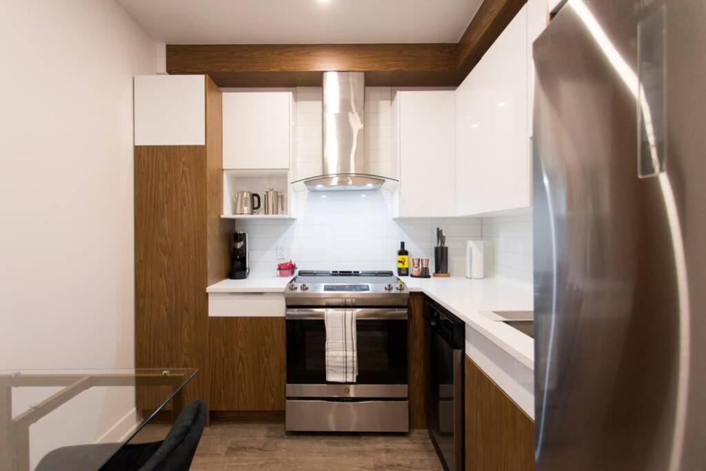 Live Like A Local In Superb Loft By Den Montreal