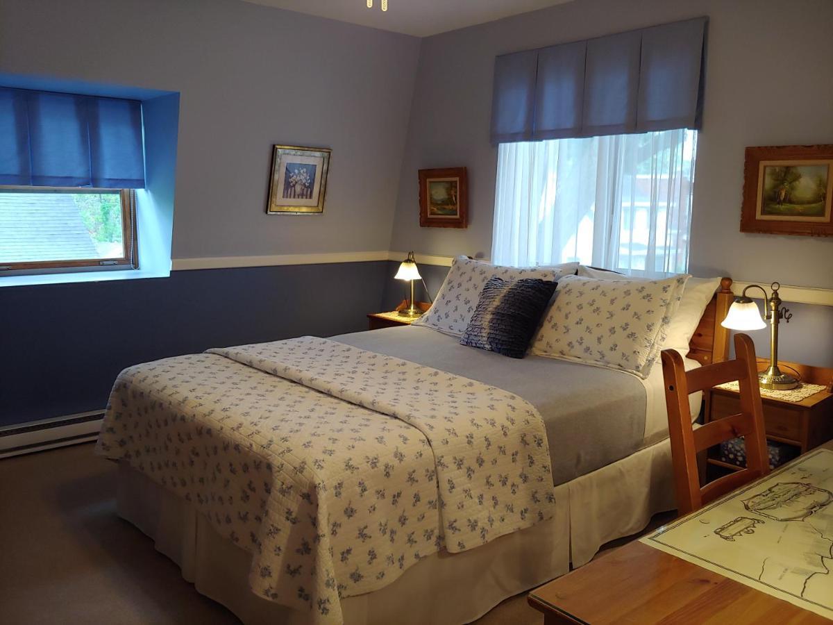 3 Bedrooms 3 Beds Near Metro -2 Parking Free Apartment