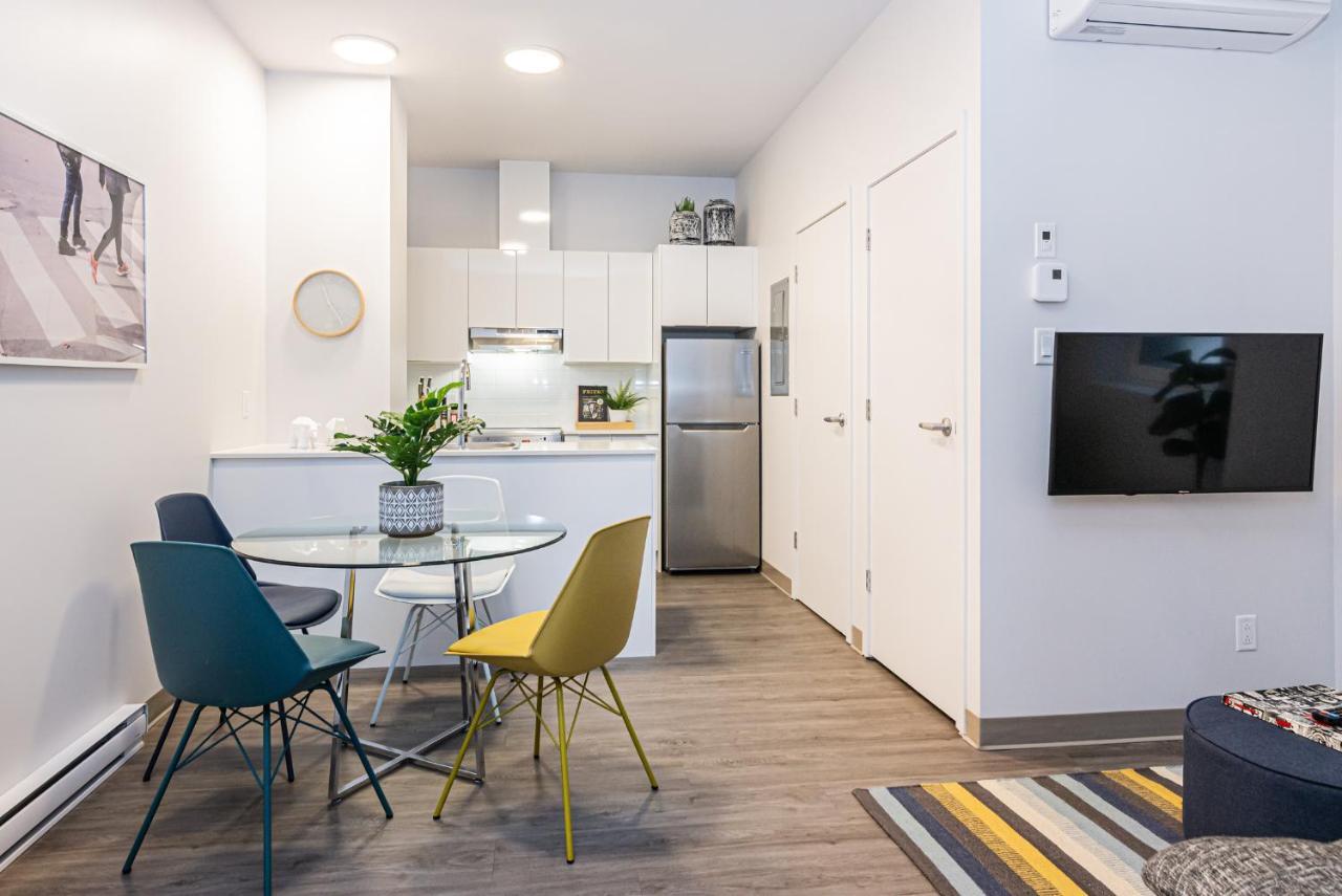 New Urban And Well Located 1 Bedroom By Den *