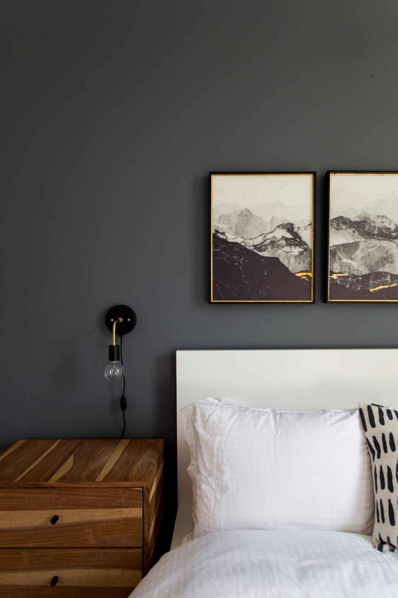 Apartment Huge & Swanky By Atwater Market By Den Stays