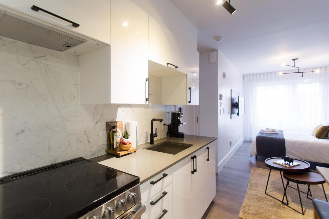 Fun & Funky Little Italy With Full Kitchen By Den * Montreal