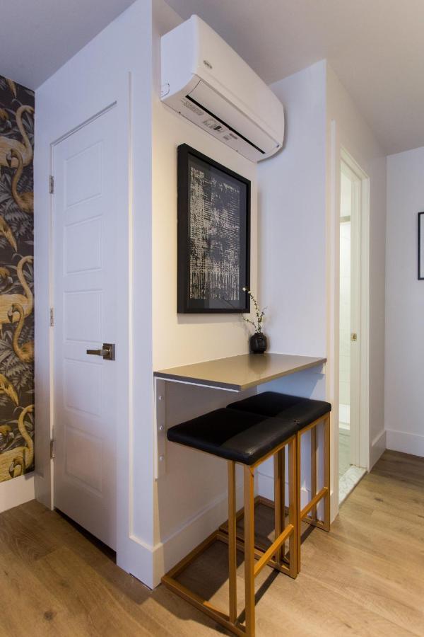 Fun & Funky Little Italy With Full Kitchen By Den Apartment