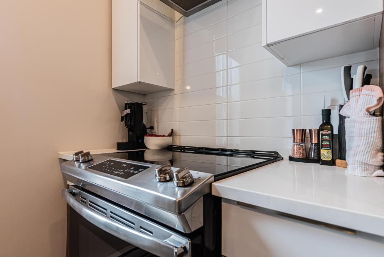 2 Bedroom Luxury In The Mile End By Den Apartment *
