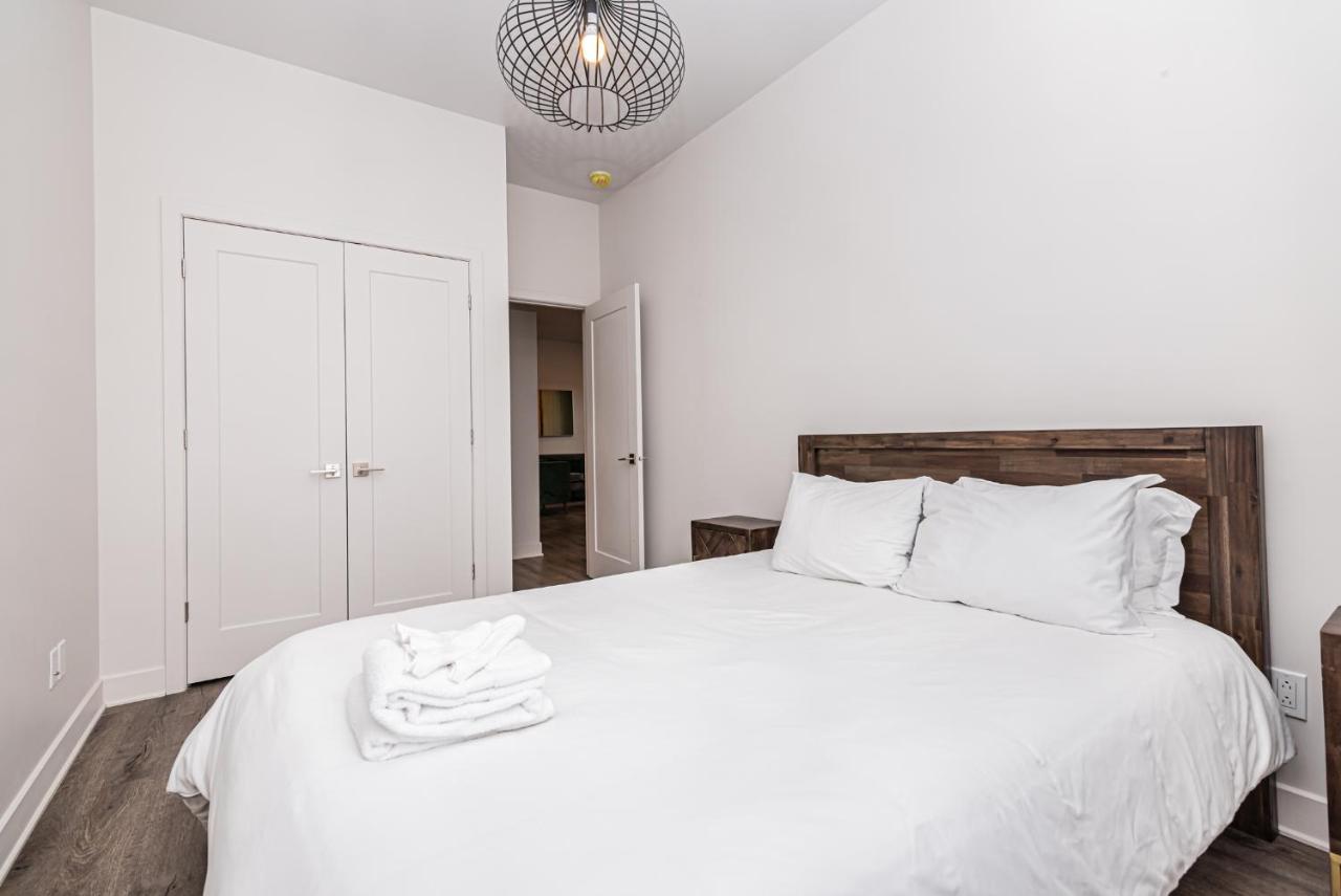 2 Bedroom Luxury In The Mile End By Den Apartment