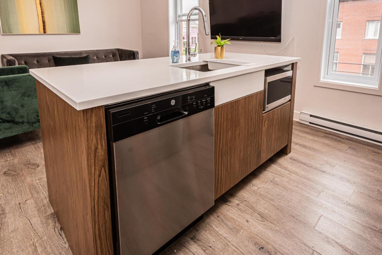 2 Bedroom Luxury In The Mile End By Den Montreal