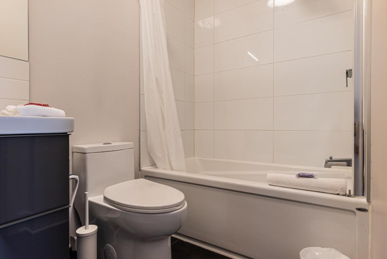 2 Bedroom Luxury In The Mile End By Den