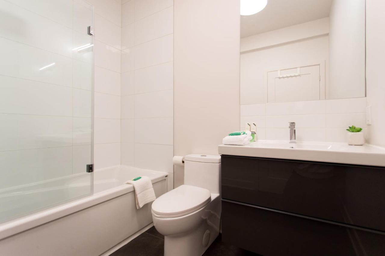 Light Filled 2 Bdr Unit In Mile End By Den Montreal