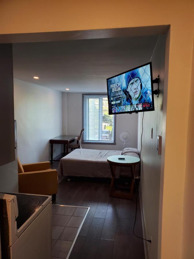 Elite Super Studios Loft Metro Du College Apartment Montreal