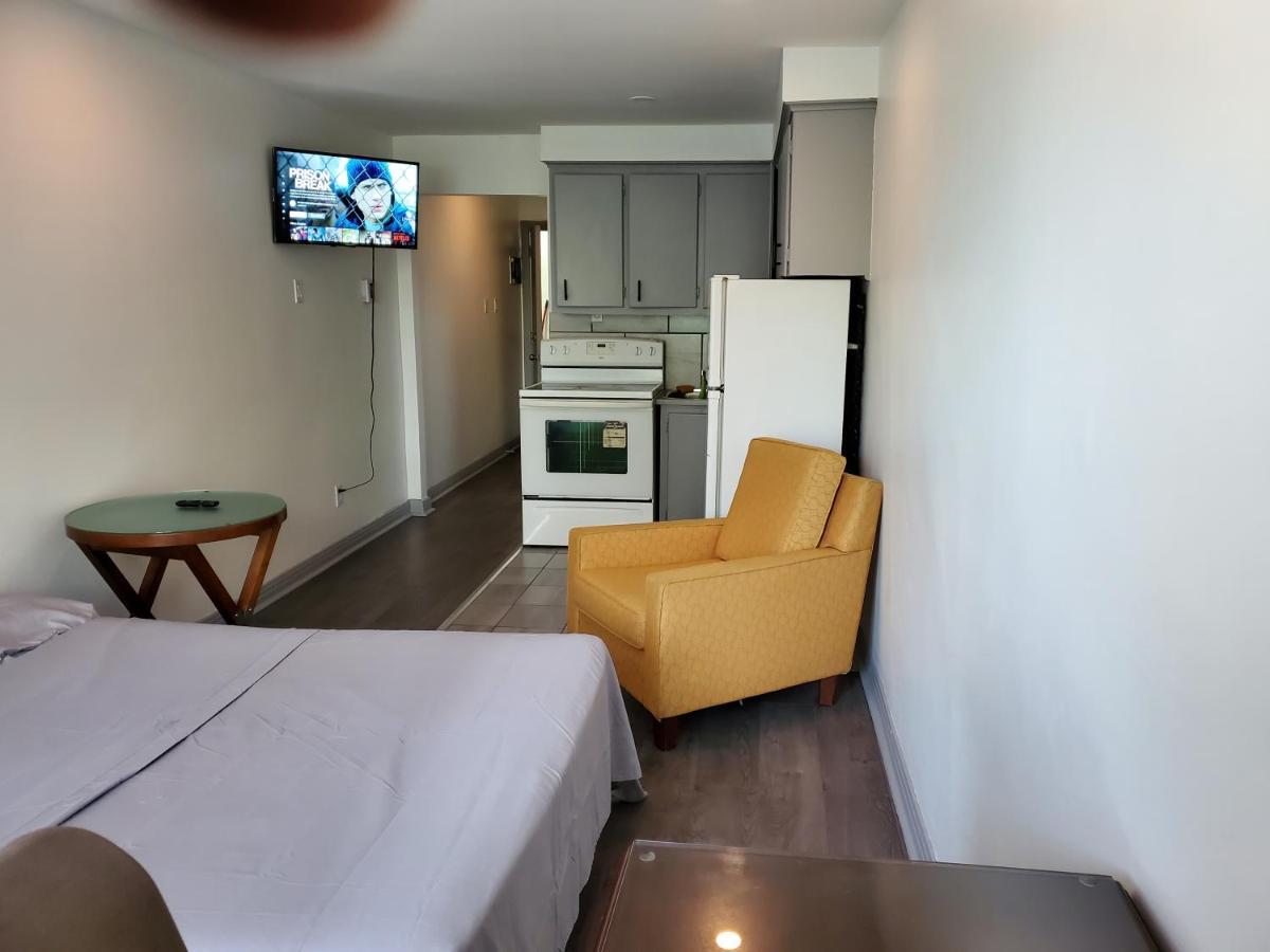 Apartment Elite Super Studios Loft Metro Du College Montreal