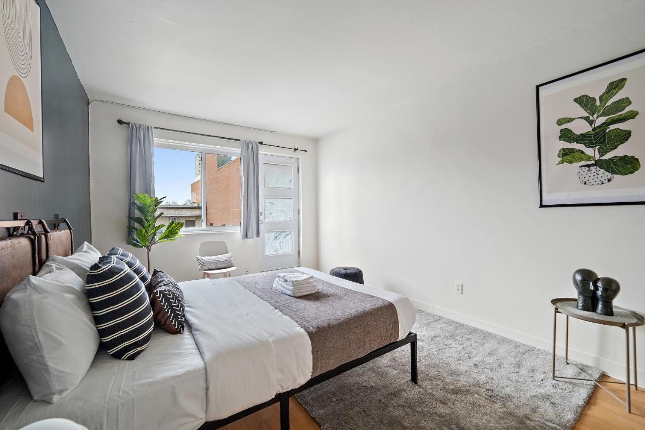 Hutchison By Restavio * Montreal