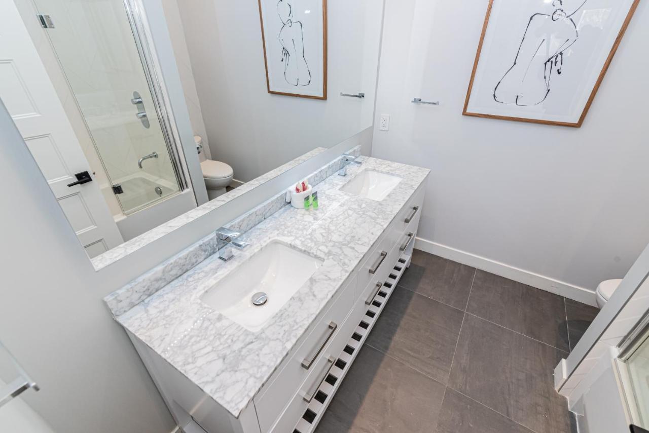 Vast And Perfectly Located 3 Bedroom Flat By Denstays Montreal