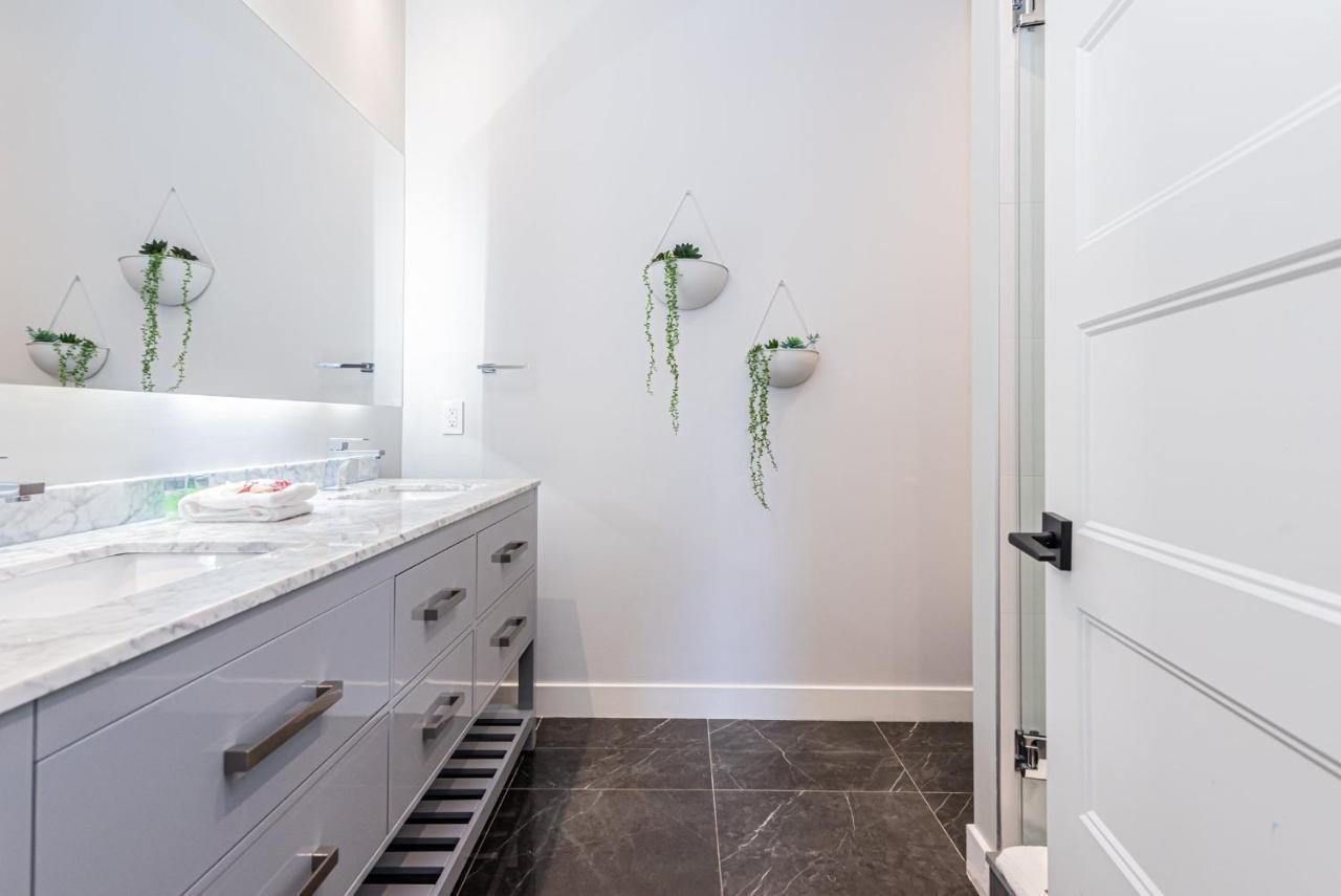 Vast And Perfectly Located 3 Bedroom Flat By Denstays Apartment *