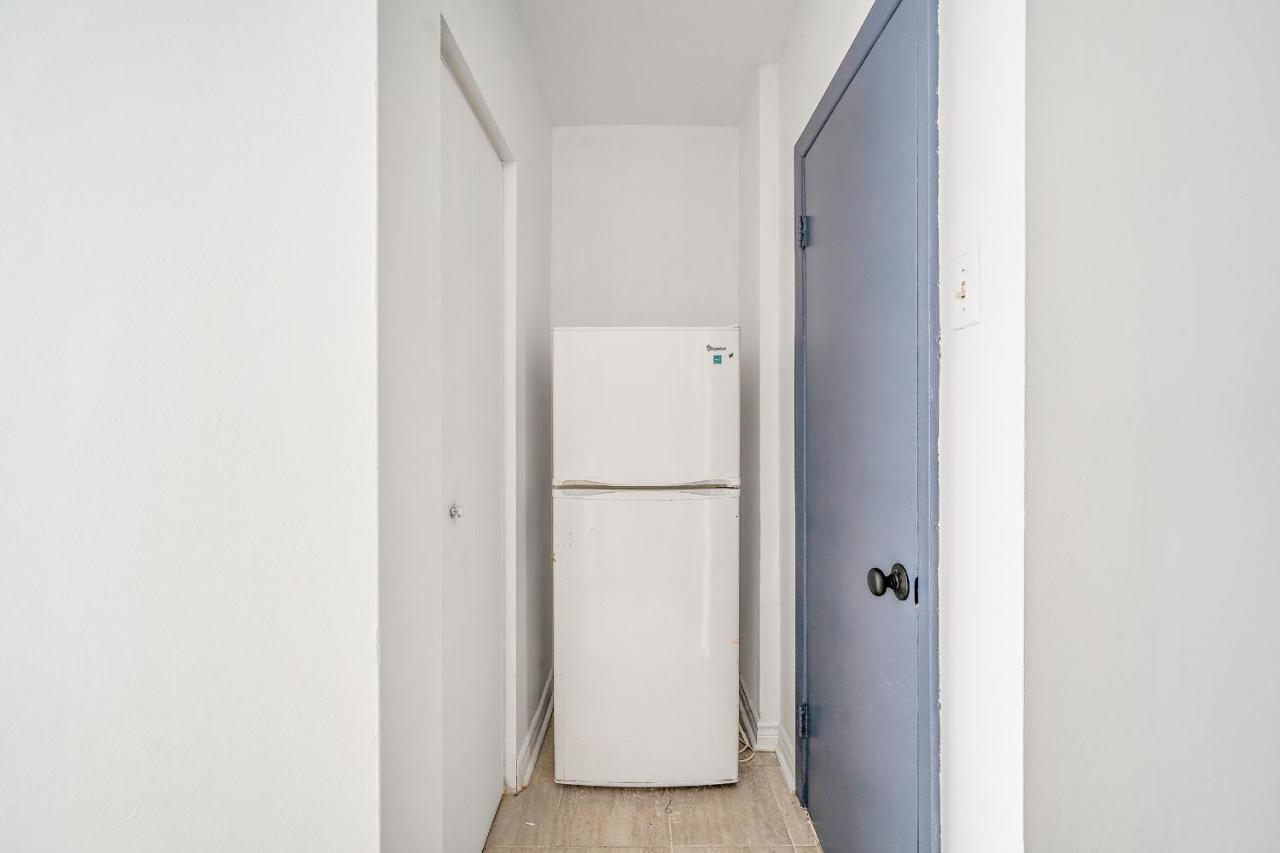 Hutchison By Restavio Montreal