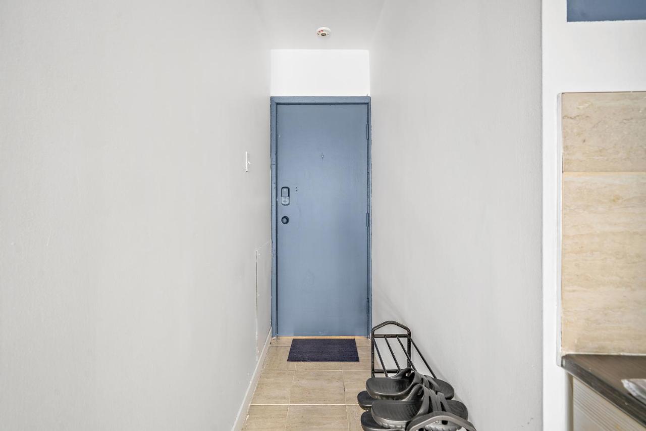 Hutchison By Restavio Apartment