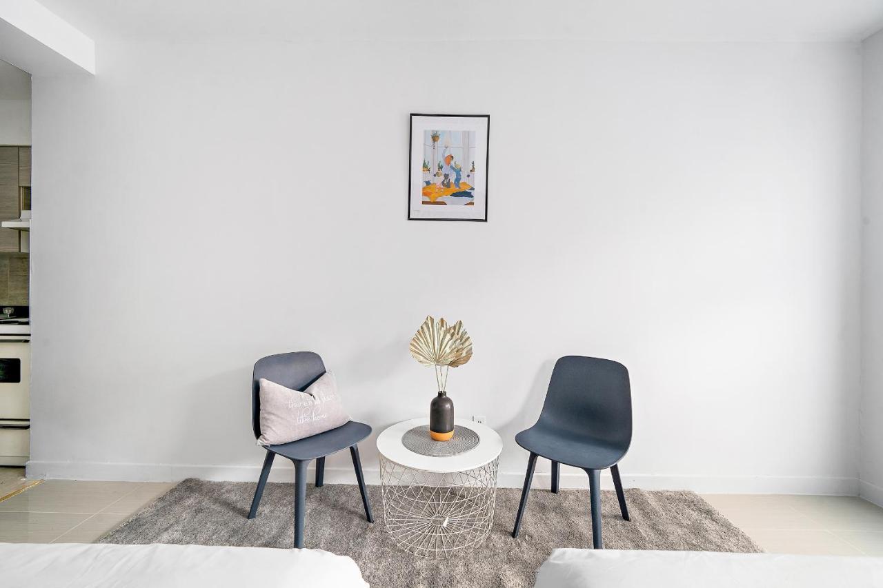 Hutchison By Restavio *
