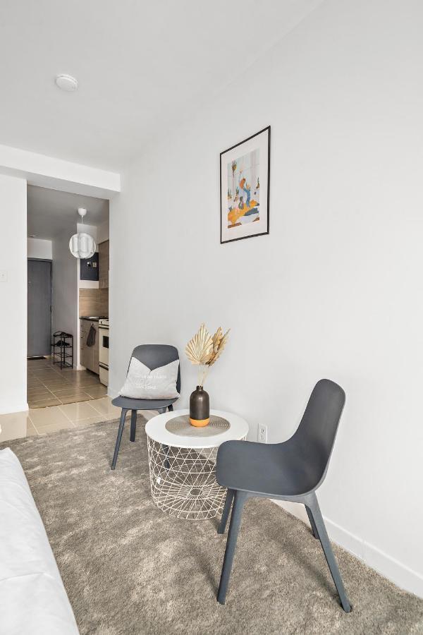 Hutchison By Restavio Montreal