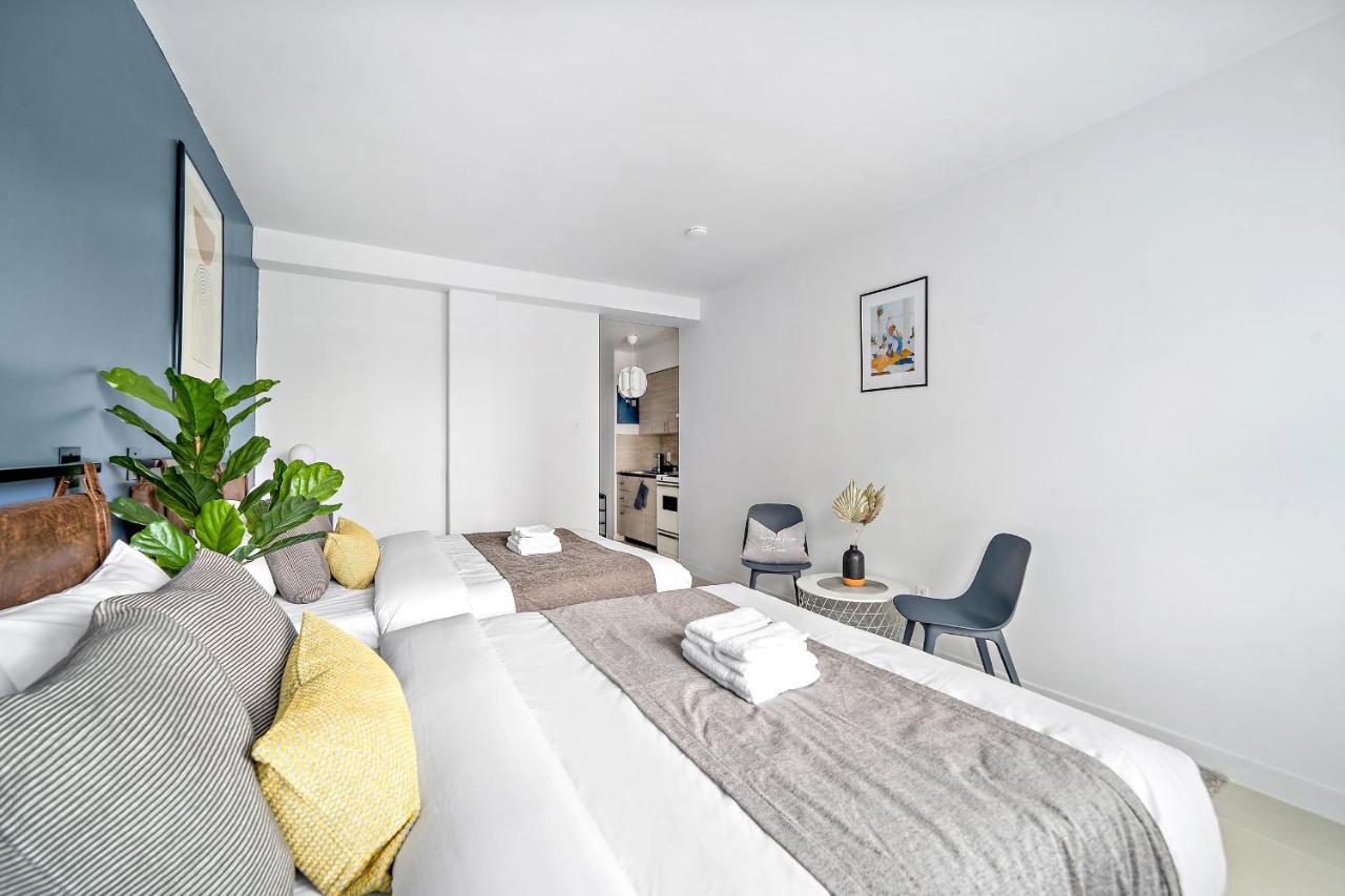 Hutchison By Restavio *
