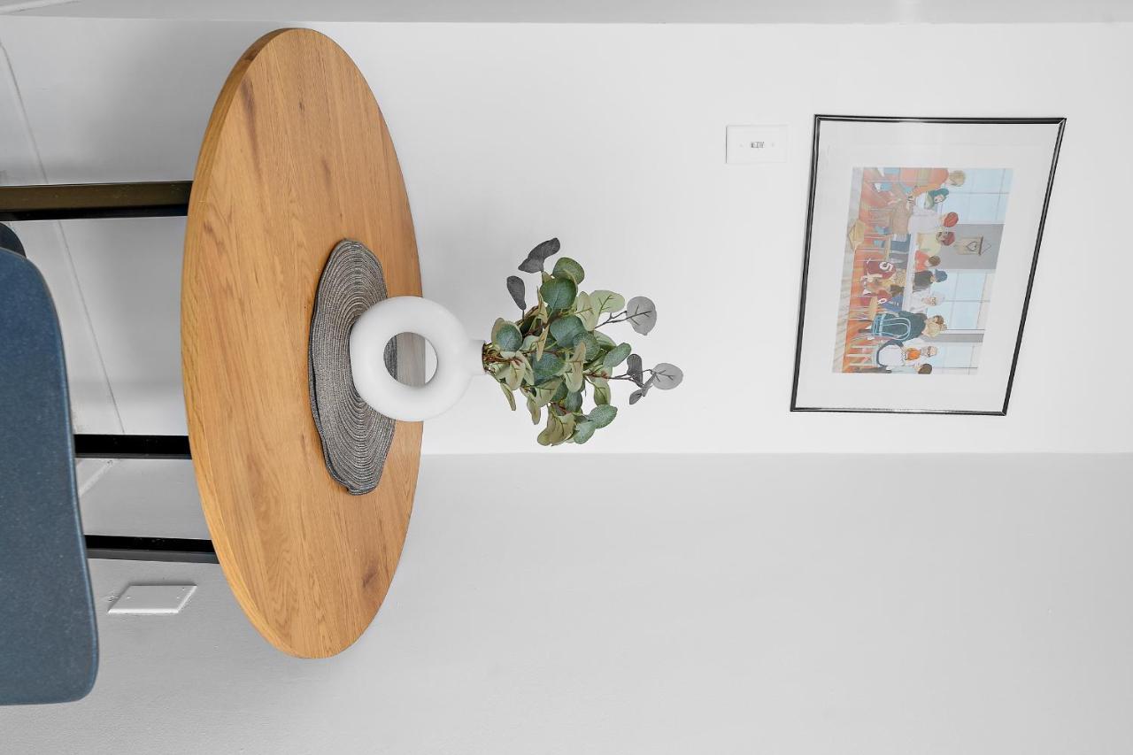 Hutchison By Restavio Apartment *
