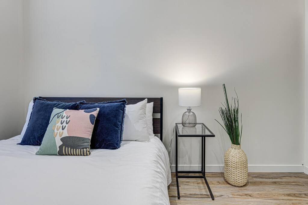 Apartment Sunny Getaway In Heart Of