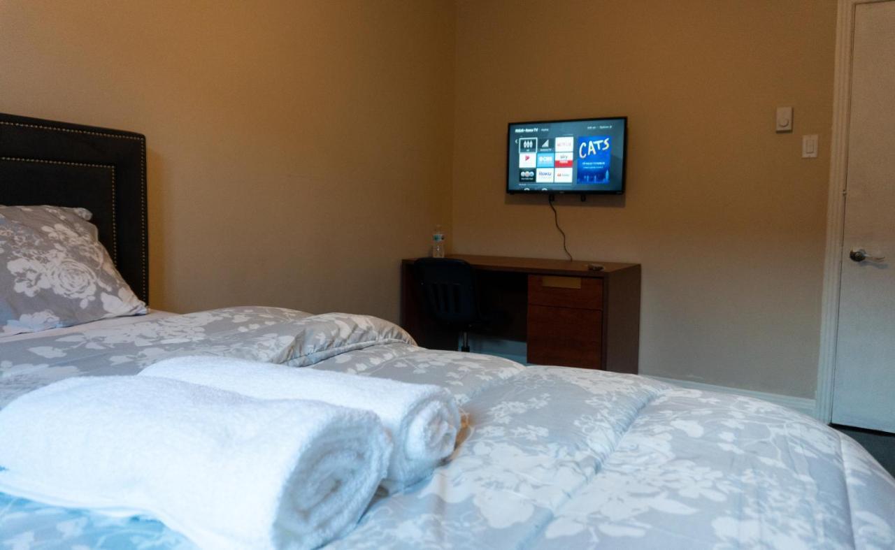 - Affordable With Smart Tv, Shared Kitchen *