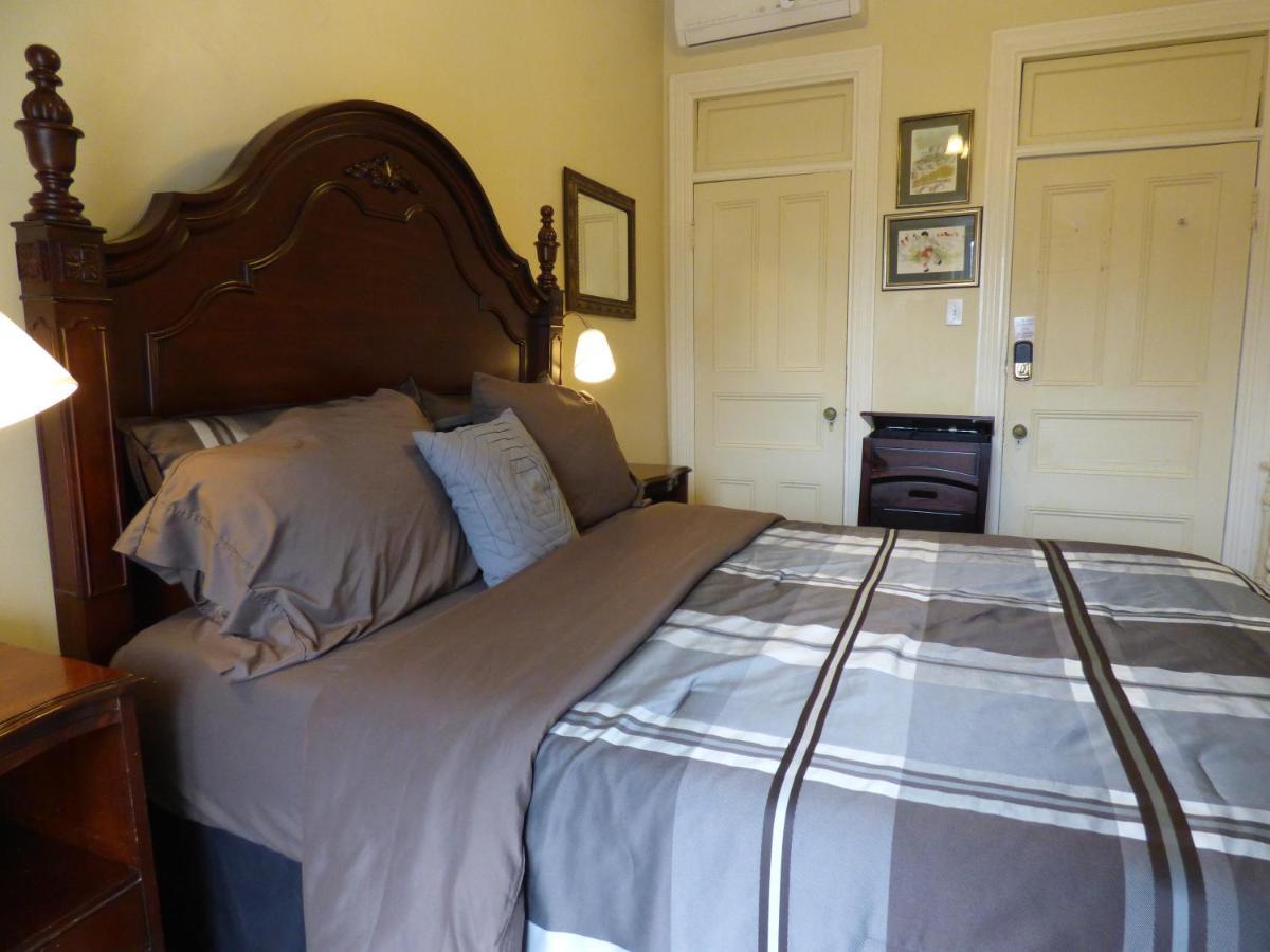 Bed & Breakfast Gingerbread Manor Montreal