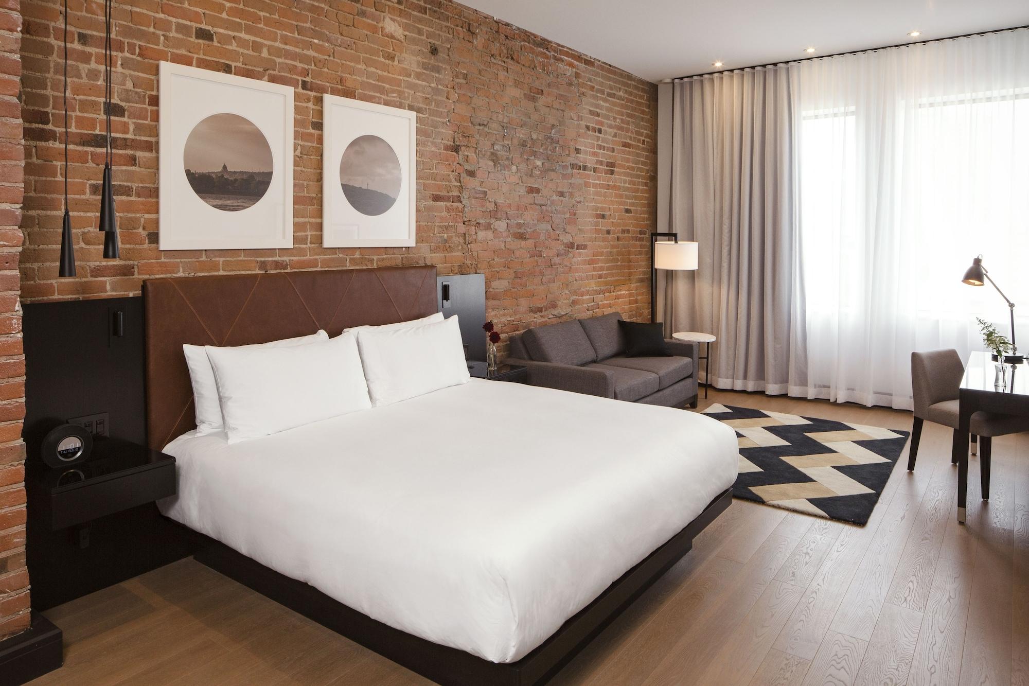 Place D'armes Hotel Montreal