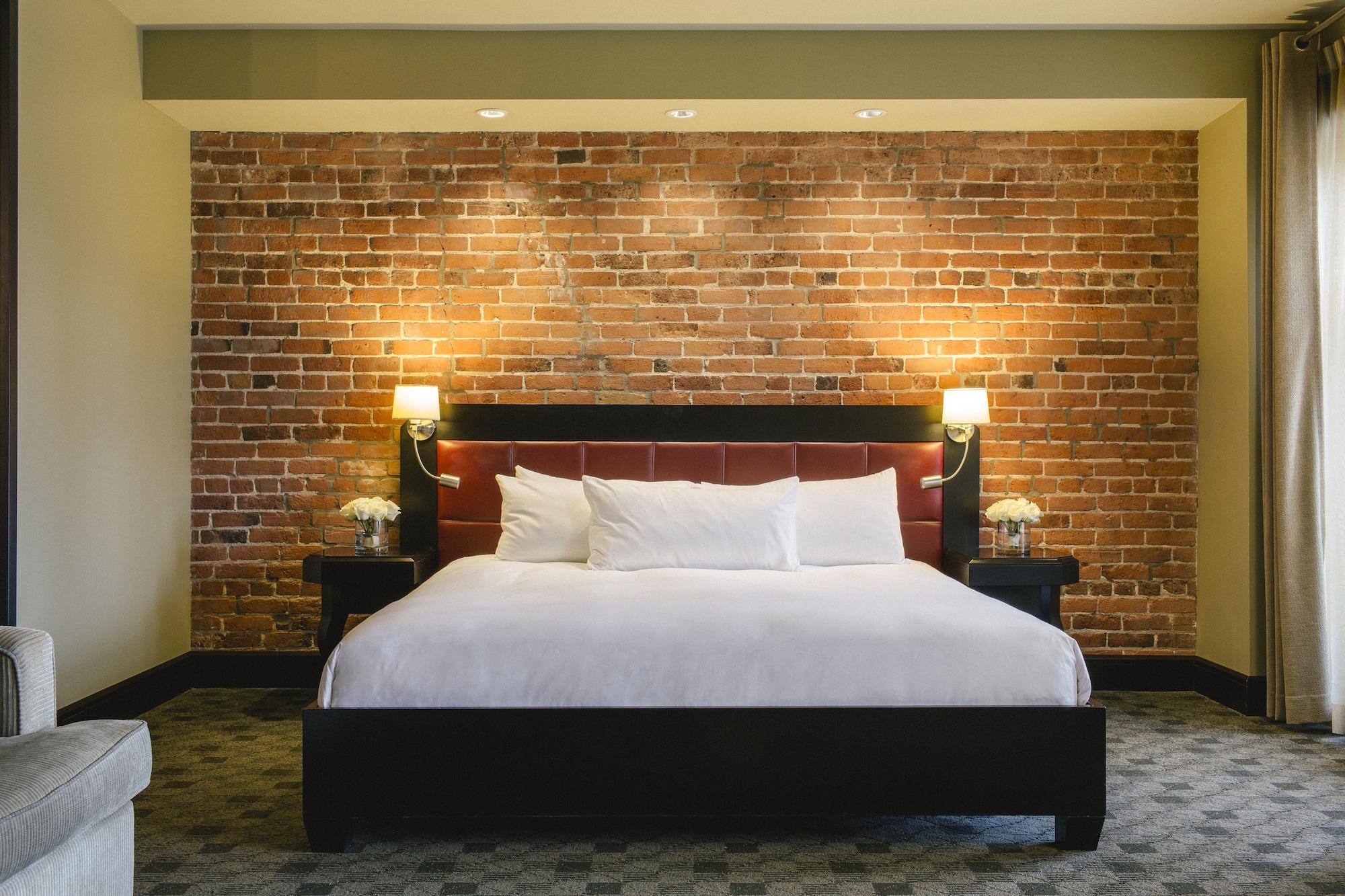 Place D'armes Hotel Montreal