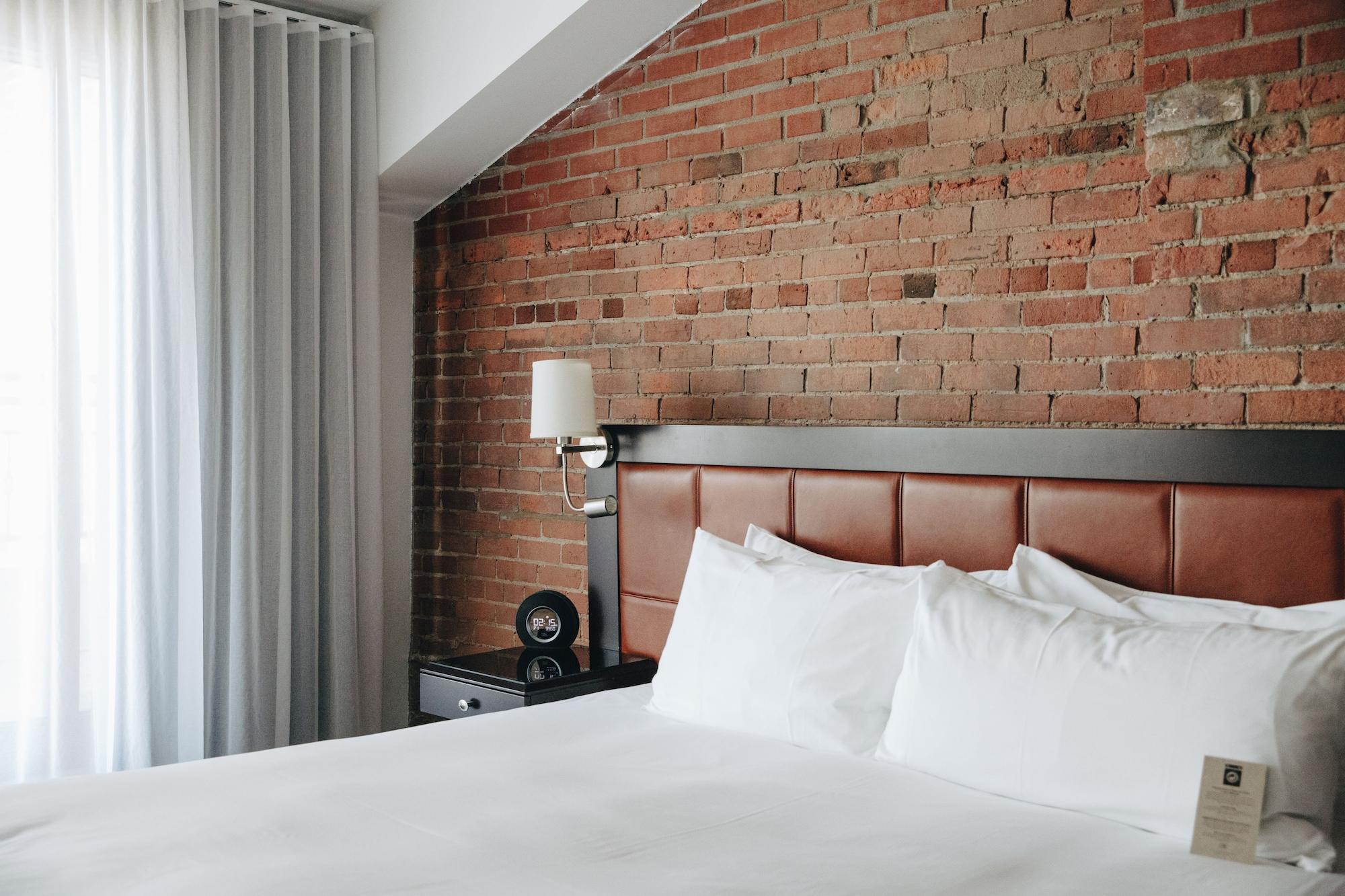 Place D'armes Hotel Montreal