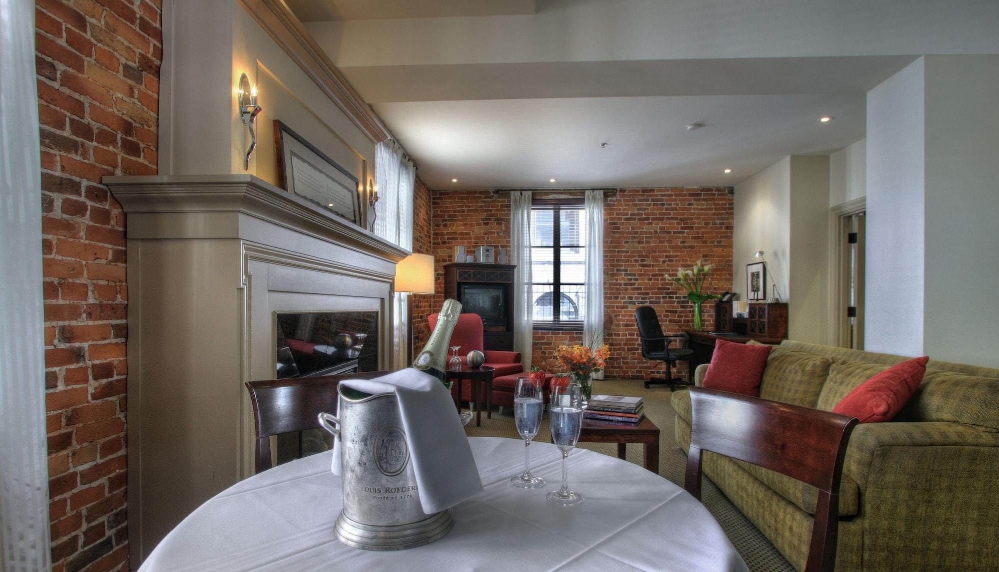 Nelligan Hotel 4*