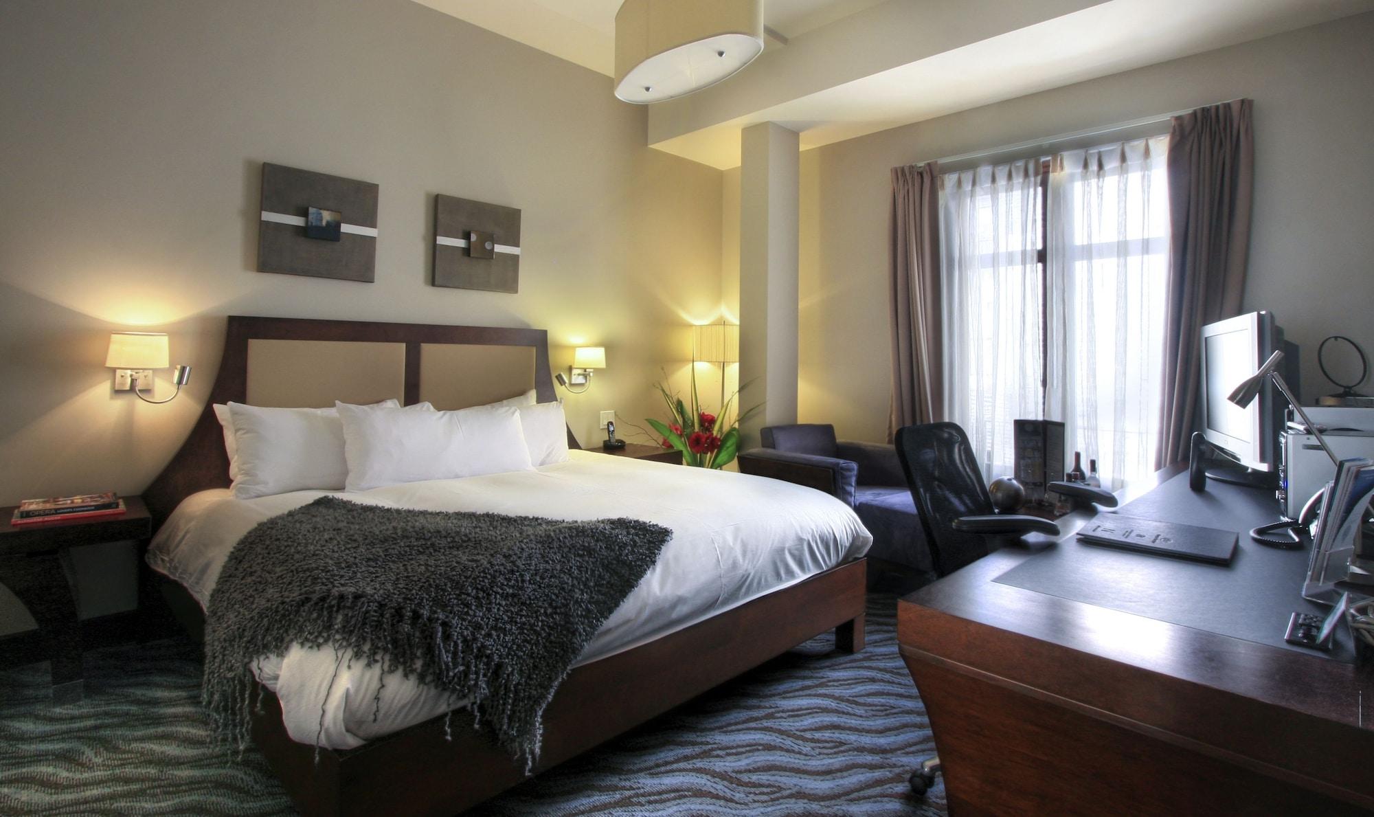 Nelligan Hotel 4*