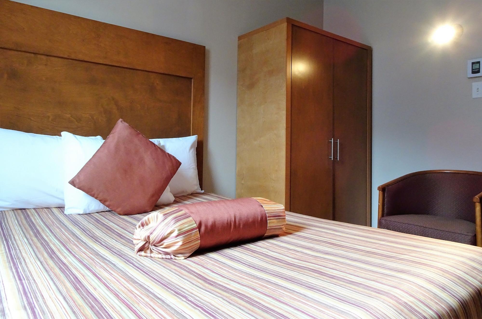 Quartier Des Spectacles Hotel 2*
