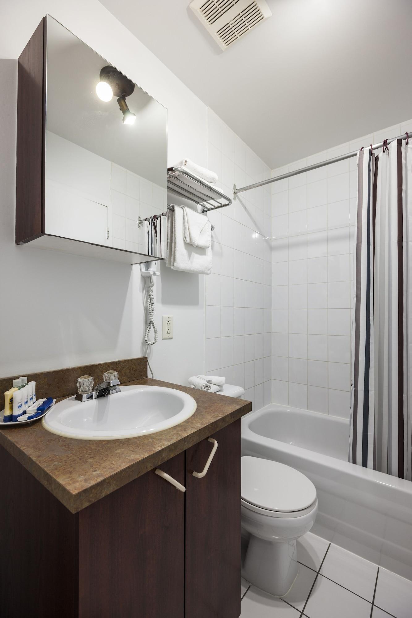 Hotel Quartier Des Spectacles 2*