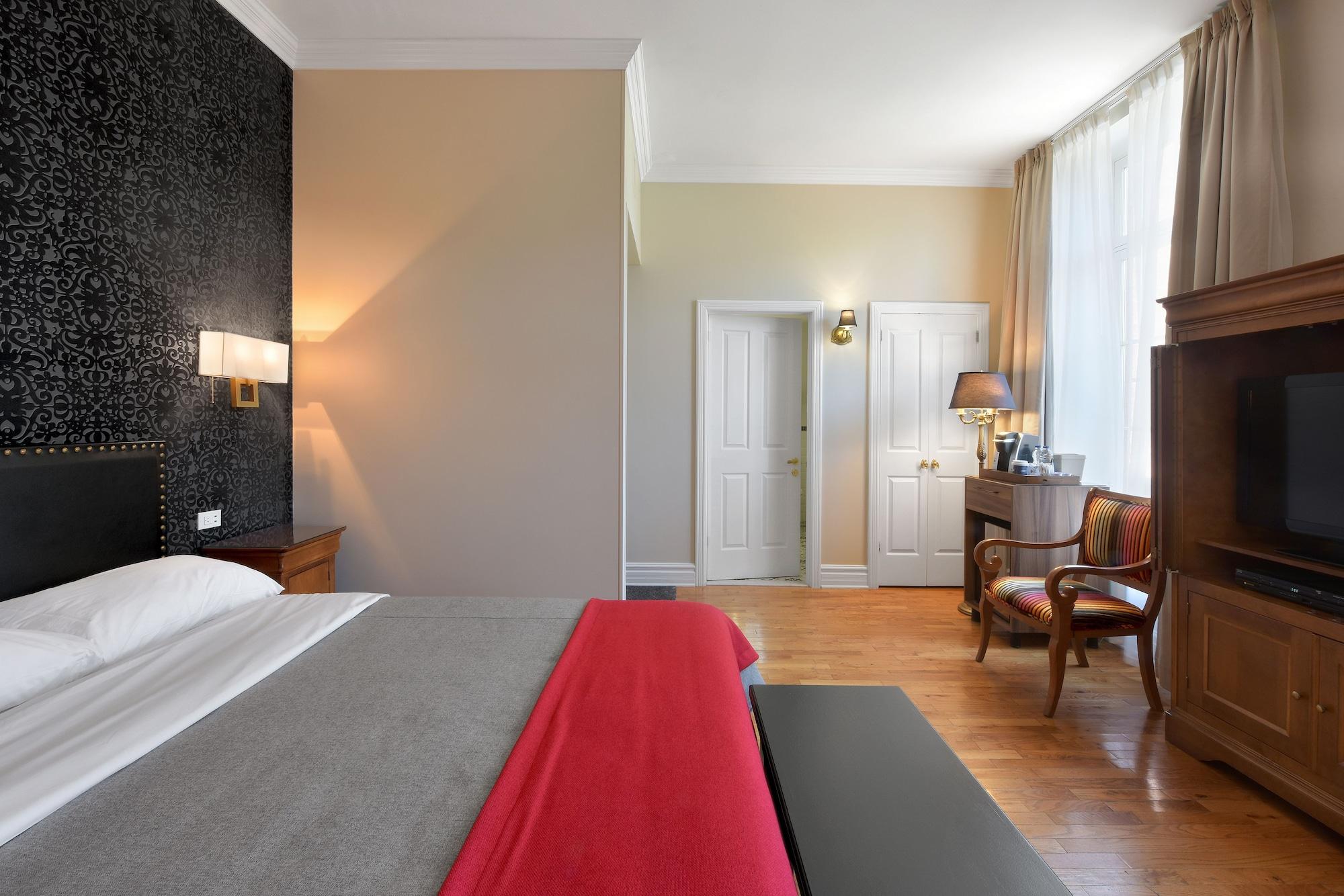 Bonaparte Hotel 4*